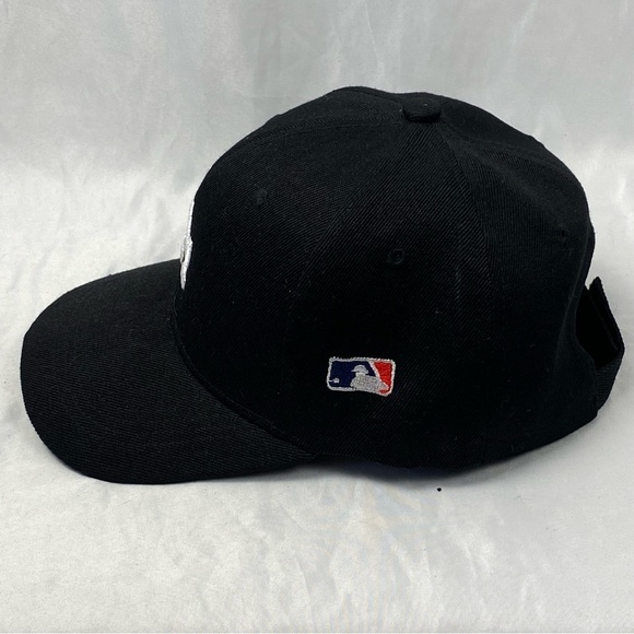 Black Baseball Cap with Embroidered LA Logo - Picture 7 of 13